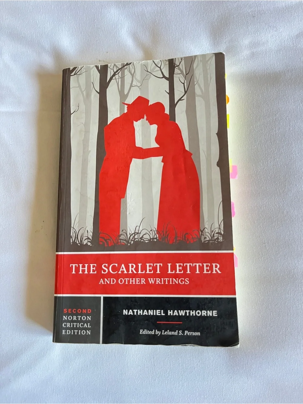 Nathaniel Hawthorne The Scarlet Letter - Red Paperback Edition